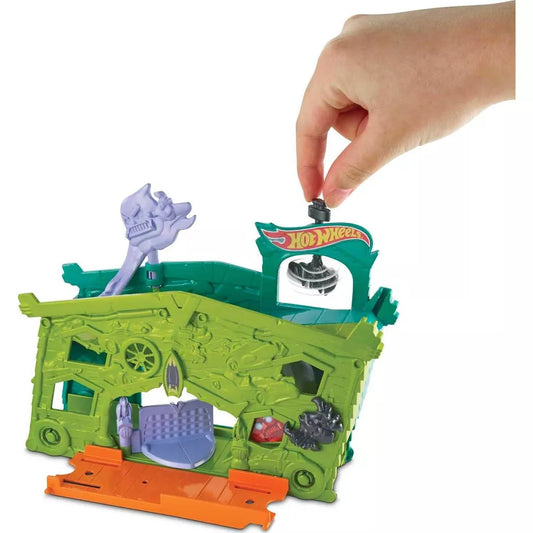 Hot Wheels Ghost Garage Playset FJN34
