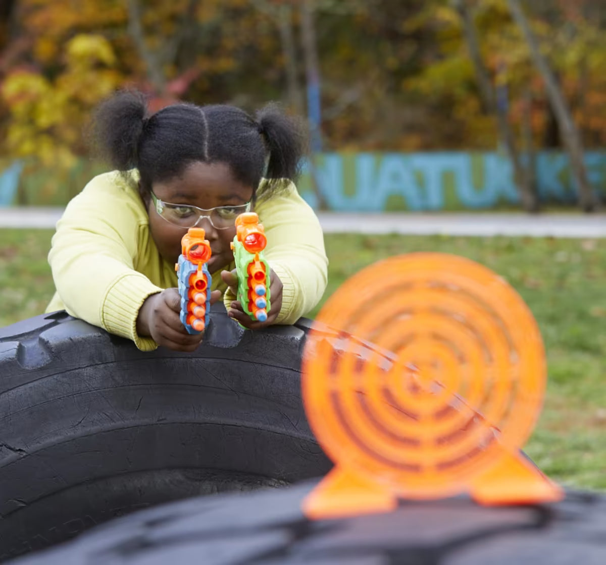 Nerf Elite 2.0 Face Off Target Set, Includes 2 Dart Blasters & Target, 12 Nerf Elite Darts