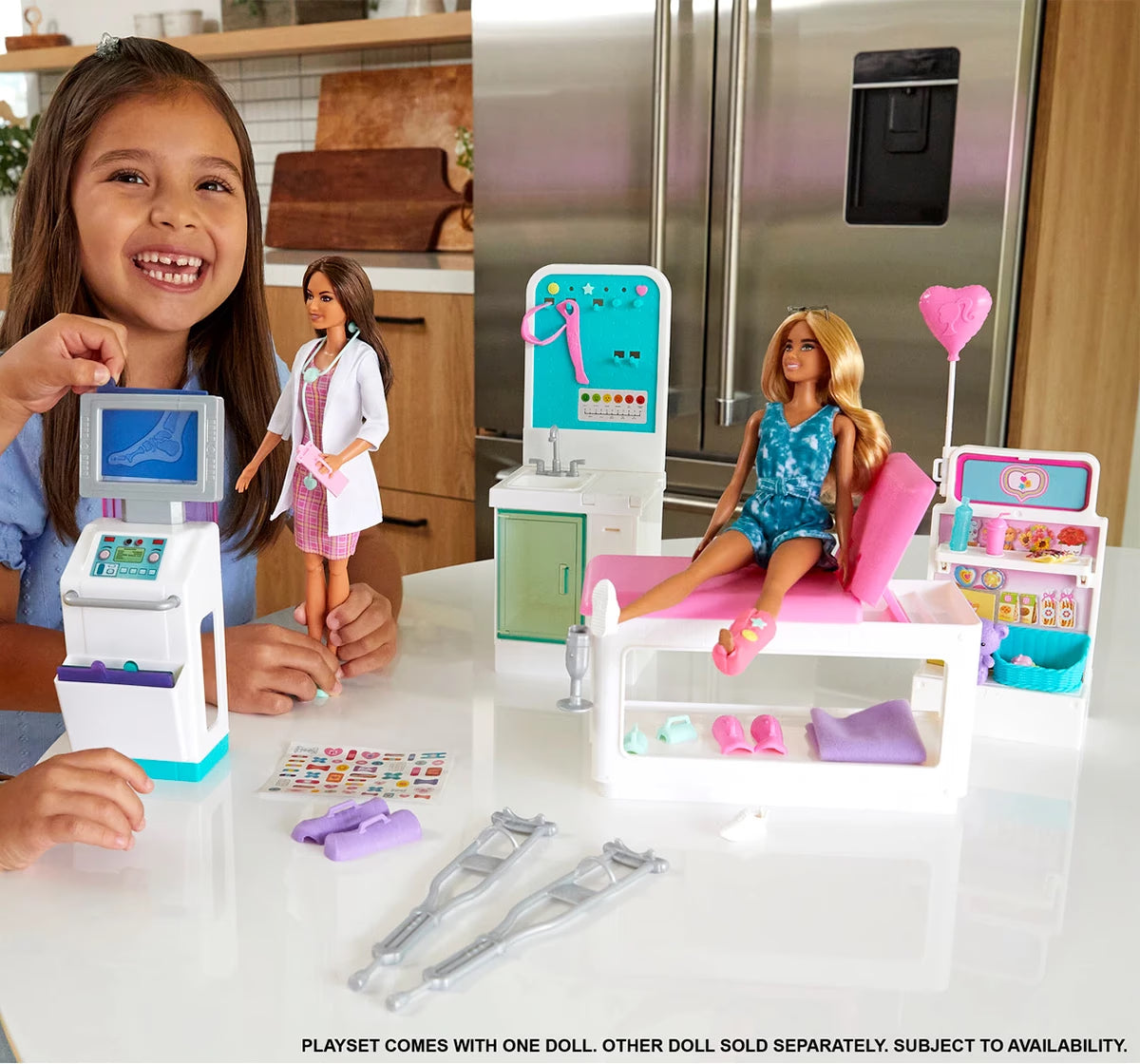 Barbie Fast Cast Clinic Playset With Brunette Doctor Doll